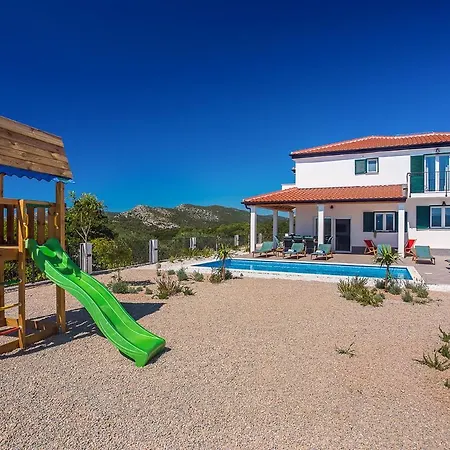 Sleeps 10 With Pool Air Con And Wifi *