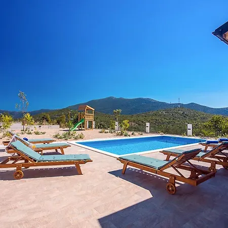 Sleeps 10 With Pool Air Con And Wifi * Gata