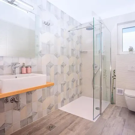 Sleeps 10 With Pool Air Con And Wifi ヴィラ